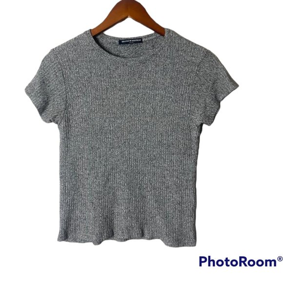 Brandy Melville Gray Ribbed Sweater Knit Cap Sleeve Top One Size [OS] EUC Womens - Picture 2 of 5